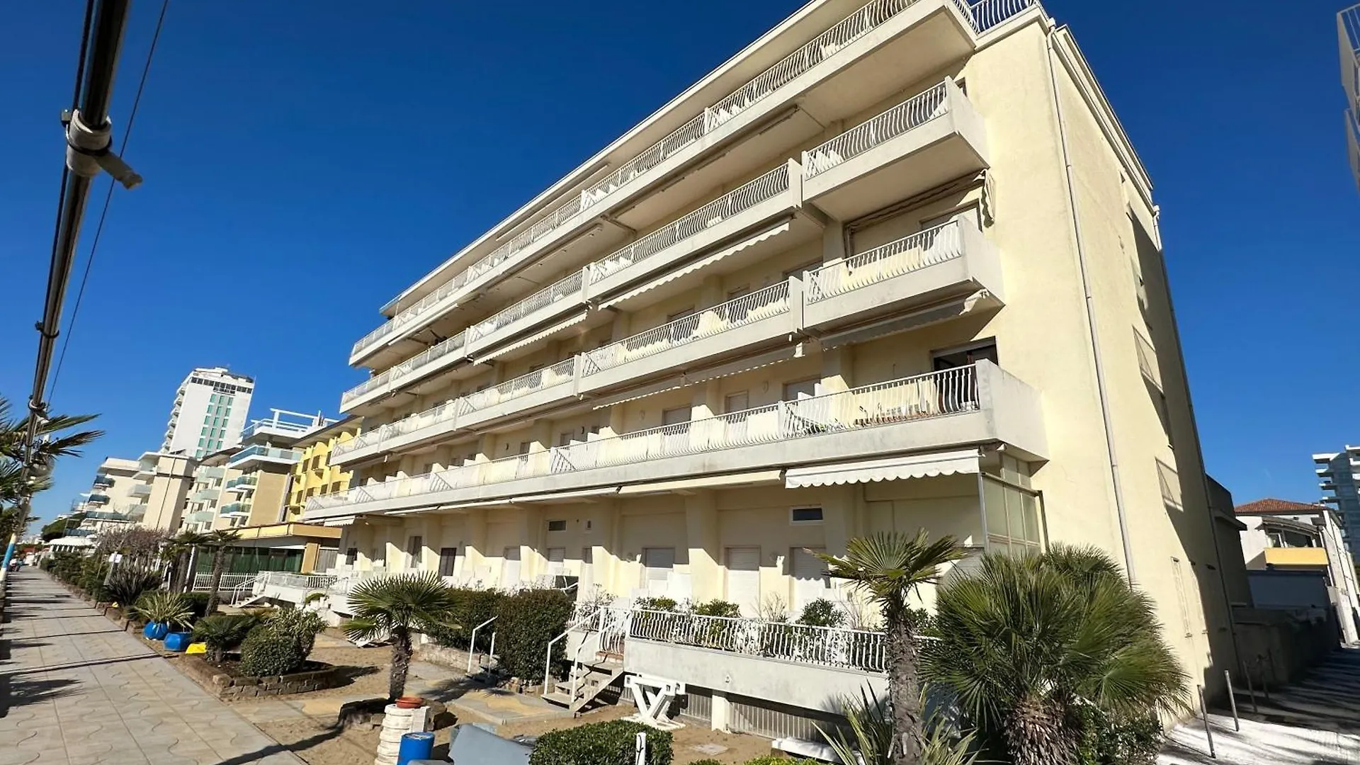 Apartment Airone Mare-Residence Grifone 107E108, Fronte Mare, Piscina Lido di Jesolo